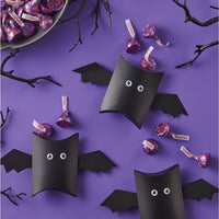 HERSHEY'S KISSES Dracula Milk Chocolate with Strawberry Flavored Creme Candy, Halloween, 9 oz Bag